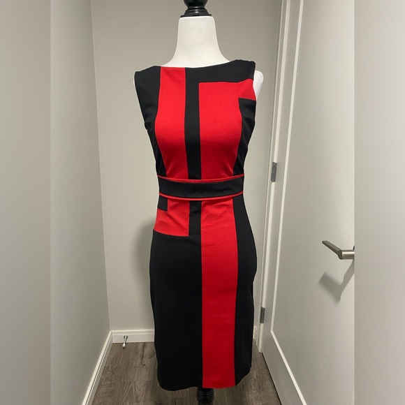 Le Château Dress - Picture 2 of 3